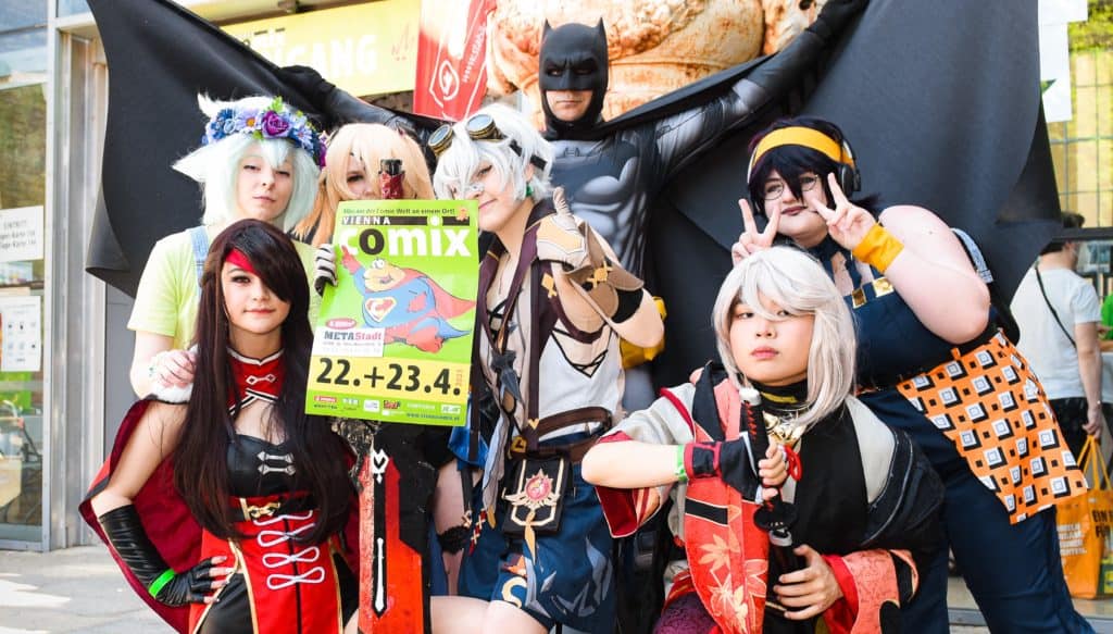 Vienna COMIX 2023 Cosplaygruppe mit Plakat. Foto Joanna Pianka